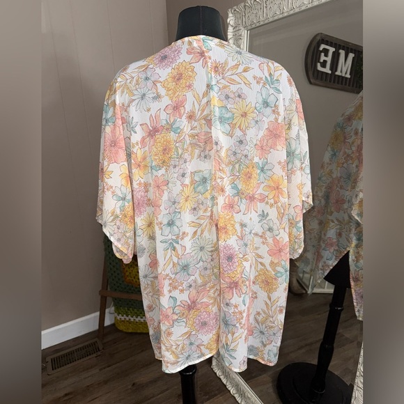 Maurices • Sheer Floral Kimono - Picture 3 of 7